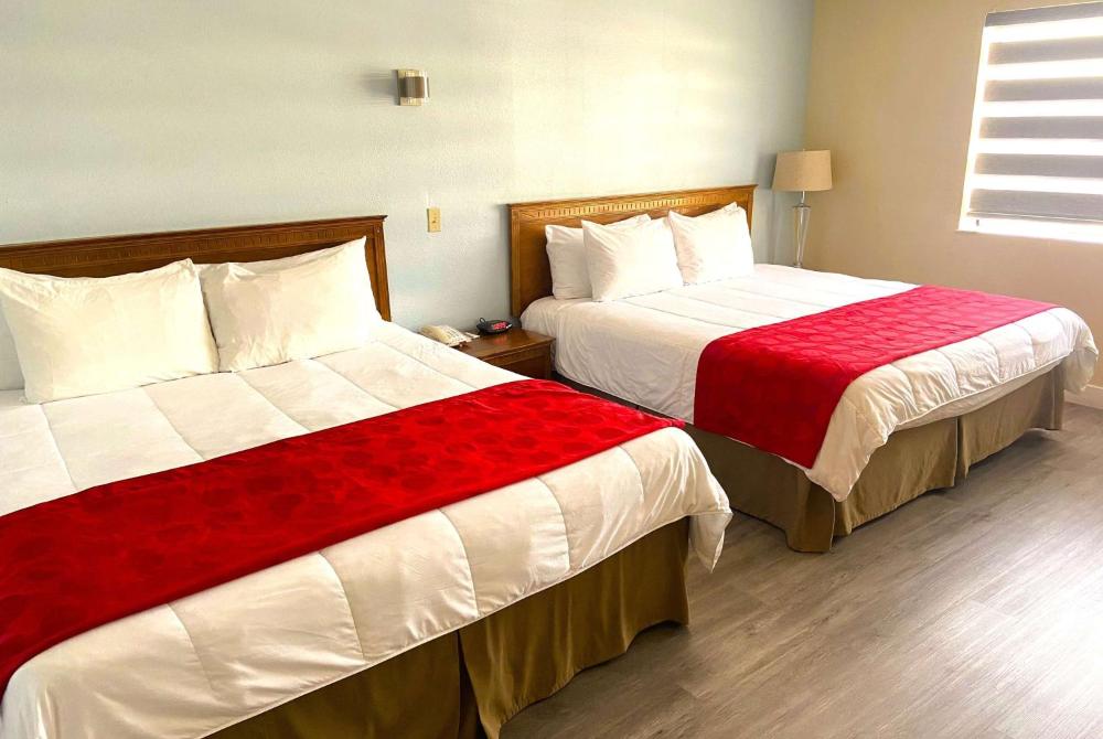 2 King Beds, One-Bedroom, Suite, Non-Smoking interior